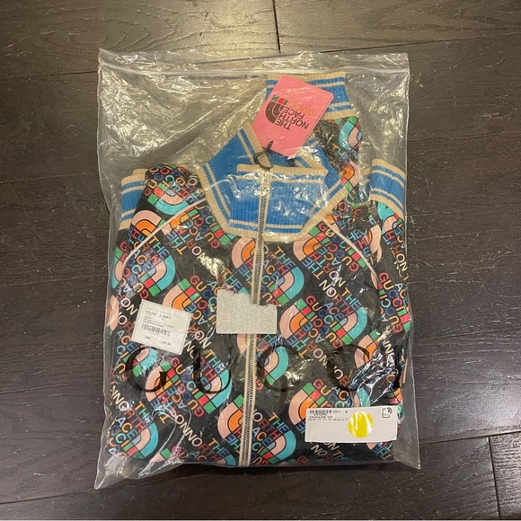 🆕Authentic Gucci × The North Face Black Allover-Logo track jacket Size medium - Picture 7 of 7